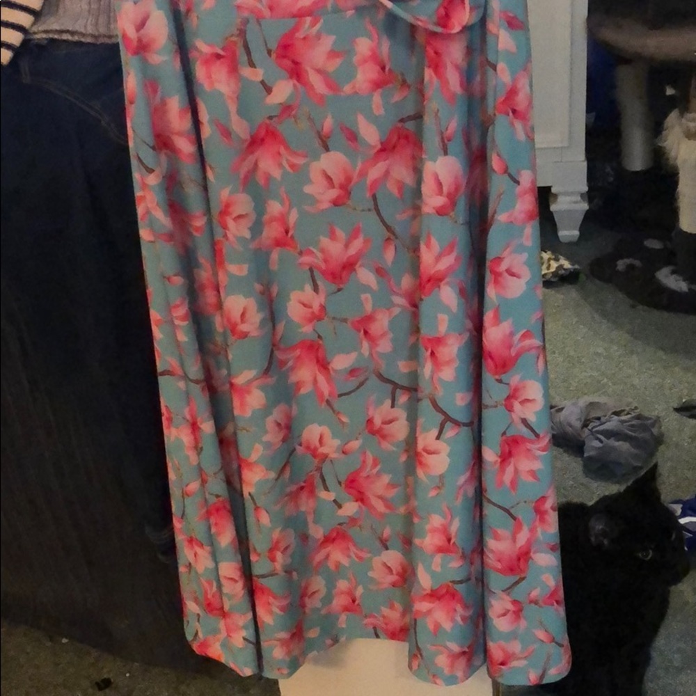 Beautiful floral dress - Picture 2 of 3